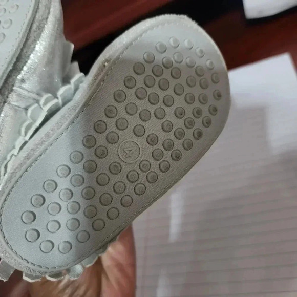 Silver Toddler Gypsy Slippers. Size 4 - Picture 5 of 5